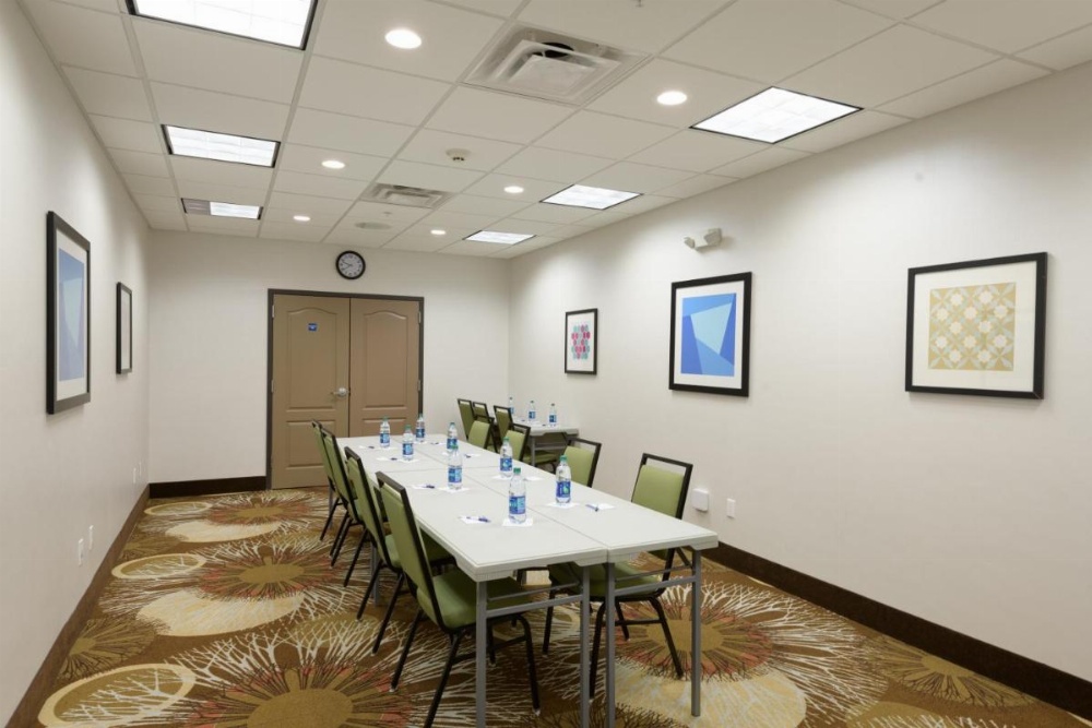 Holiday Inn Express & Suites Jamestown Image 10