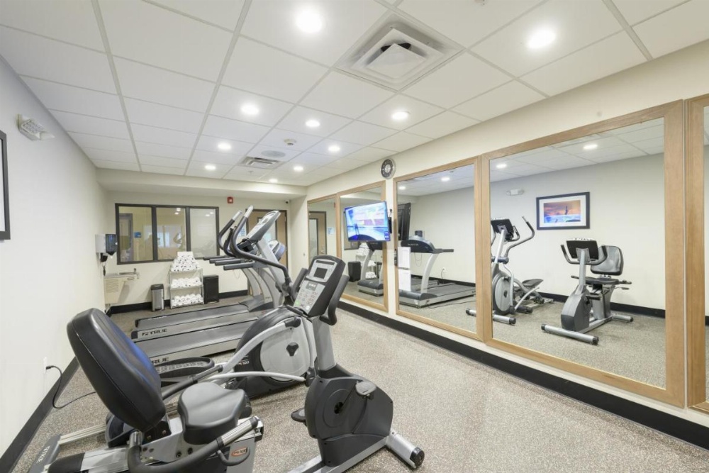 Holiday Inn Express & Suites Jamestown Image 12