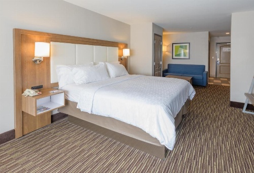 Holiday Inn Express & Suites Jamestown image 15