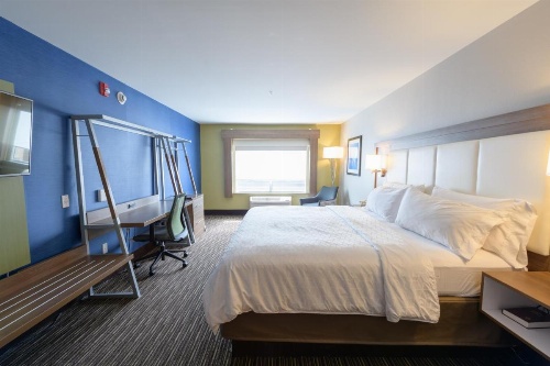 Holiday Inn Express & Suites Jamestown image 17