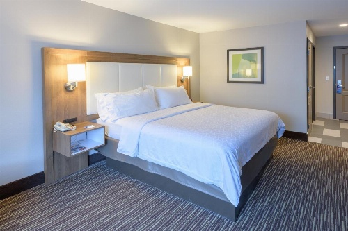 Holiday Inn Express & Suites Jamestown image 2
