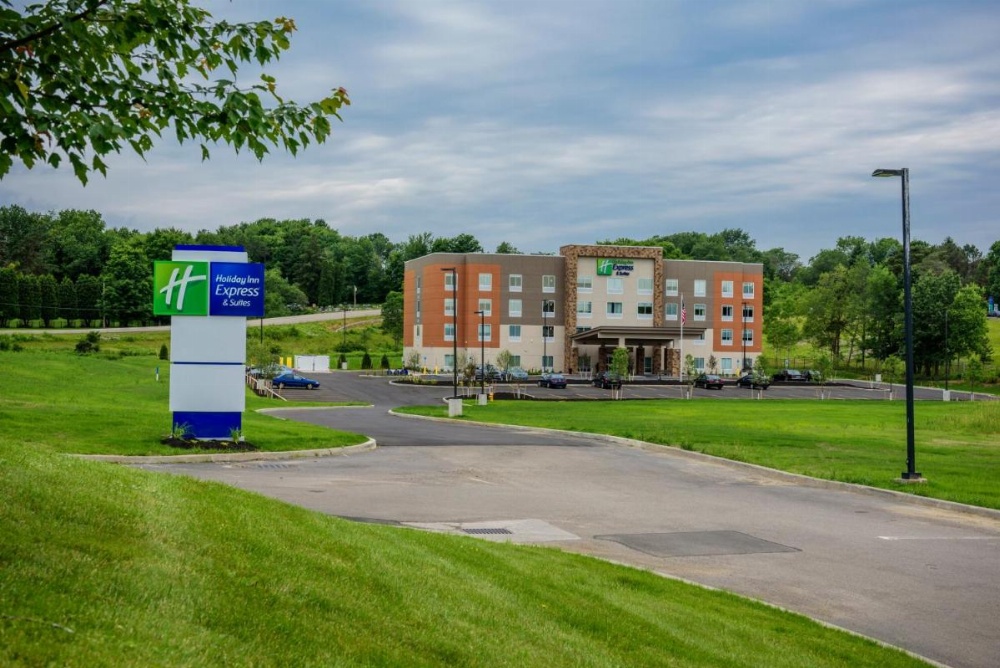 Holiday Inn Express & Suites Jamestown