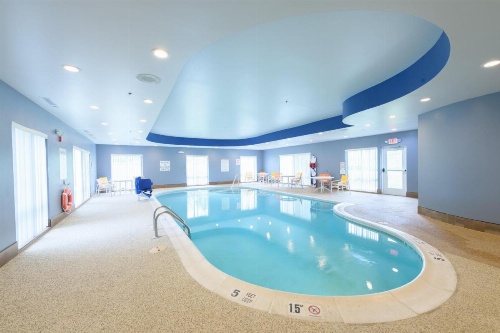 Holiday Inn Express & Suites Jamestown image 8